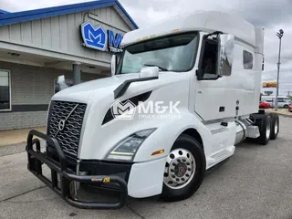 2021 VOLVO VNL64T740