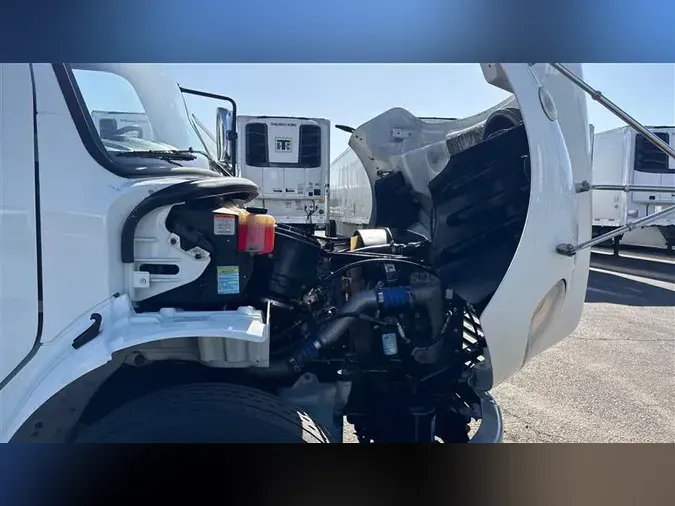 2018 FREIGHTLINER M2-106