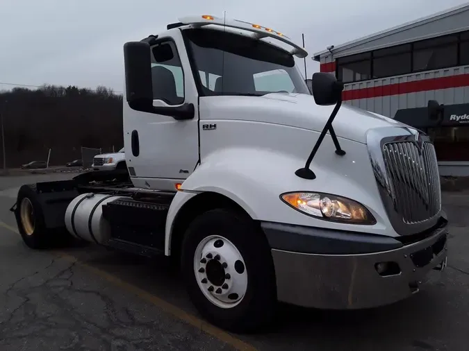 2019 NAVISTAR INTERNATIONAL RH613 DAYCAB S/A