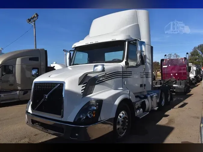 2016 VOLVO VNL64T300