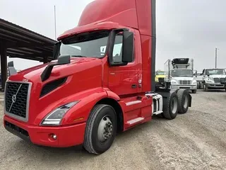 2020 VOLVO VNR64T300