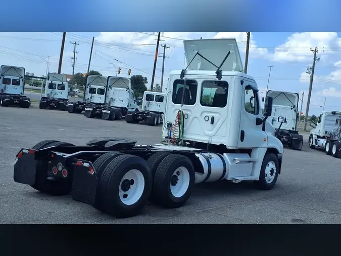 2020 FREIGHTLINER/MERCEDES CASCADIA 12553684bcbee1576f33890c6e5df9efe76