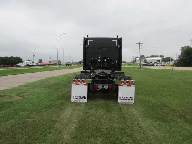 2023 Kenworth W990