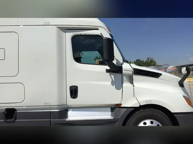 2021 Freightliner Cascadia 126