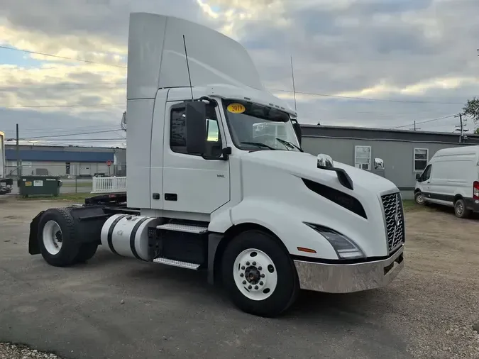 2019 VOLVO VNL42T 300