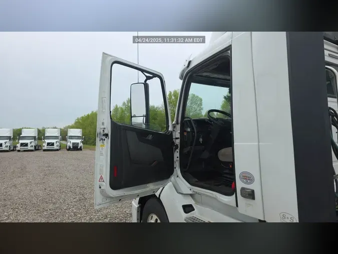 2018 Volvo VNL300
