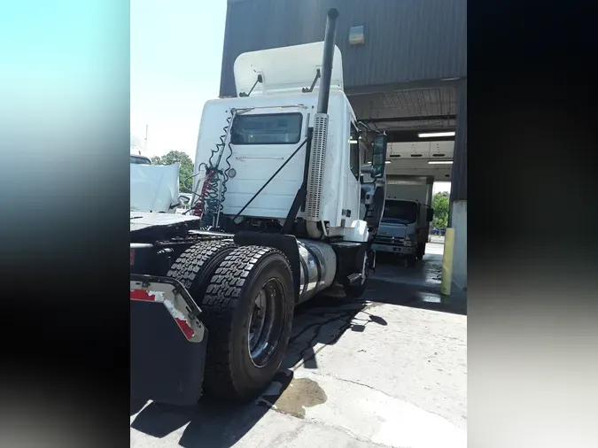 2016 VOLVO VNL42TRACTOR