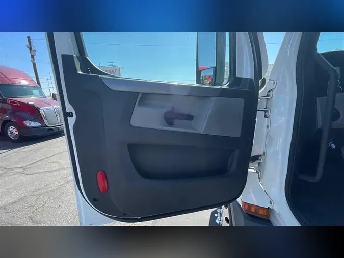 2021 FREIGHTLINER CA126