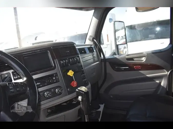2017 PETERBILT 579