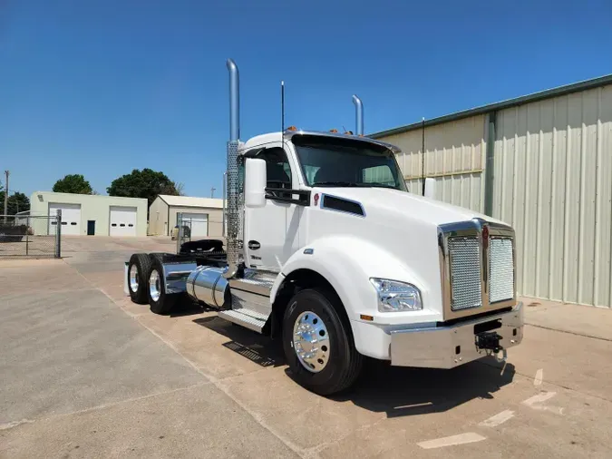 2026 Kenworth T880