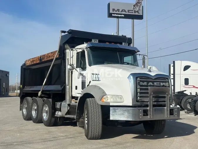 2015 MACK GU813