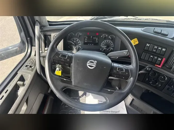 2022 VOLVO VNL860