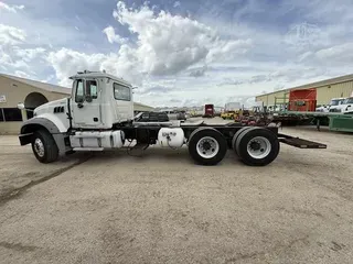 2009 MACK GRANITE GU713