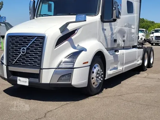 2023 VOLVO VNL64T760