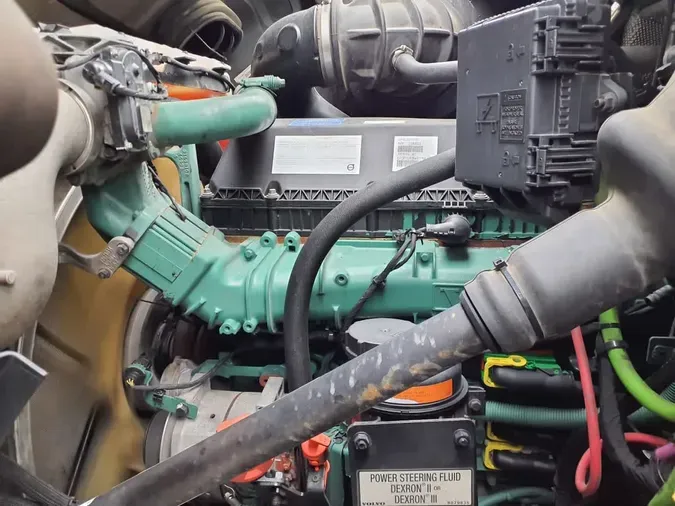 2020 VOLVO VNR64T-640