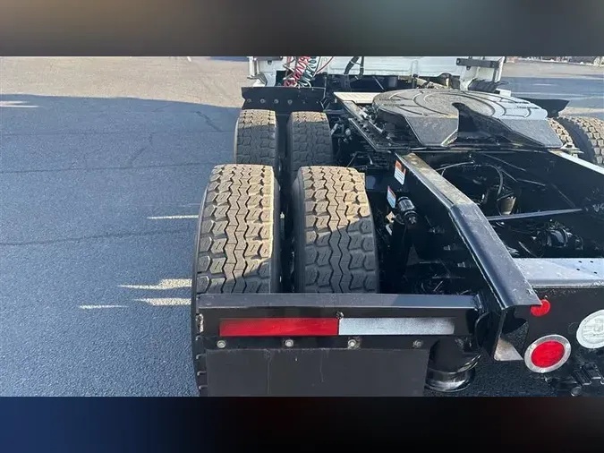 2020 FREIGHTLINER CA126