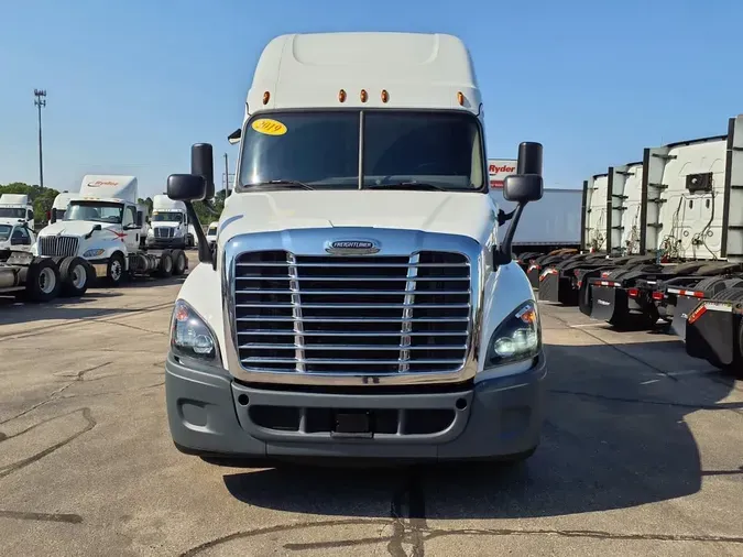 2019 FREIGHTLINER CASCADIA 125538dd817bc28970d4542fbe6701e64b4