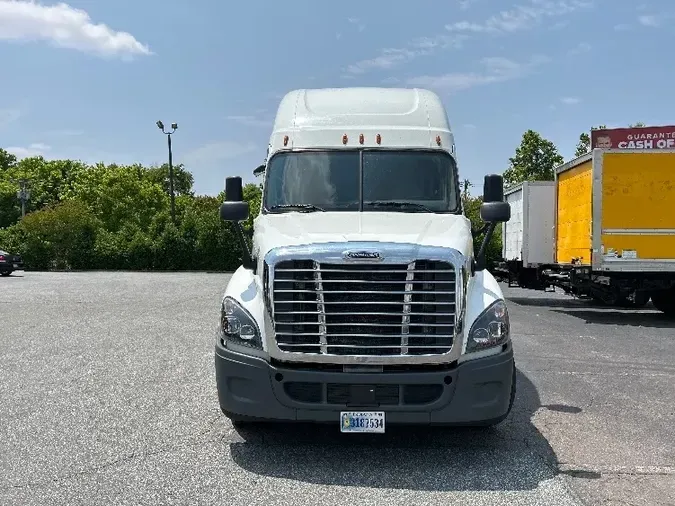 2018 Freightliner X12564ST