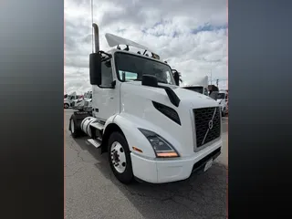 2020 VOLVO VNR42T 300