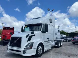 2015 VOLVO VN 670