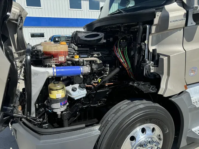 2021 Freightliner Cascadia 126