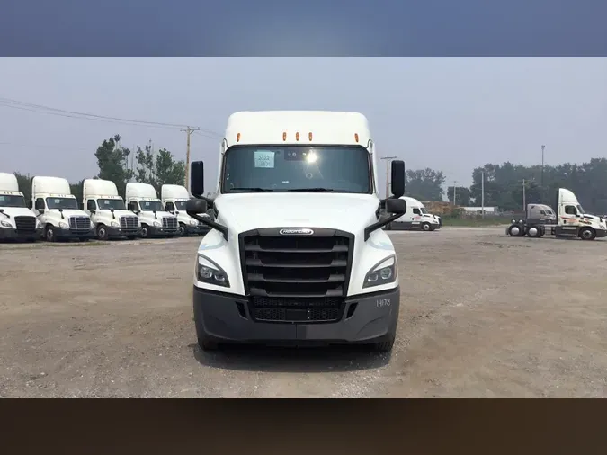 2022 Freightliner Cascadia 12653a08e7586ed26524051a28f6f20b67f