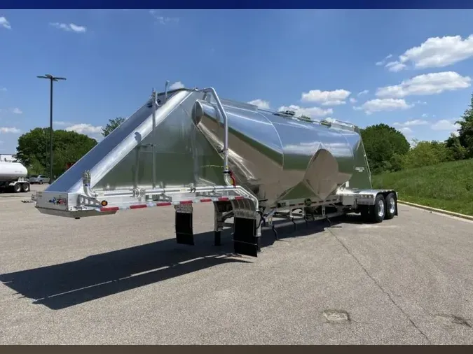 2025 Mac Trailers Bulk Tank