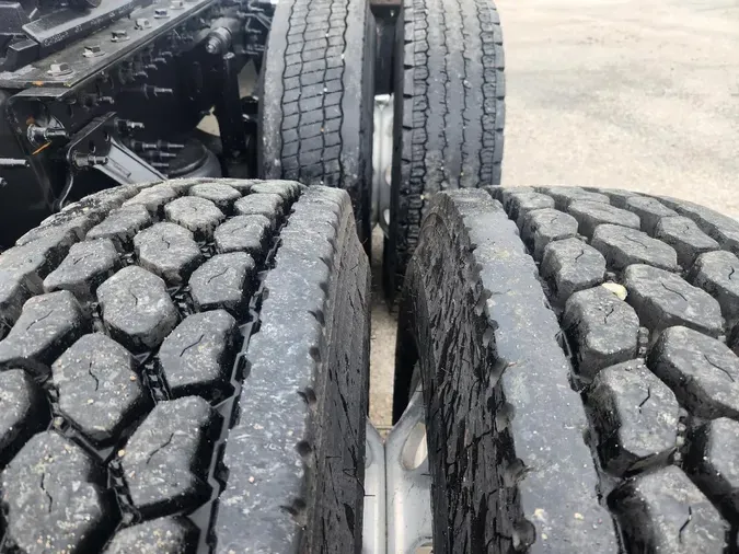 2019 VOLVO VNL64T740