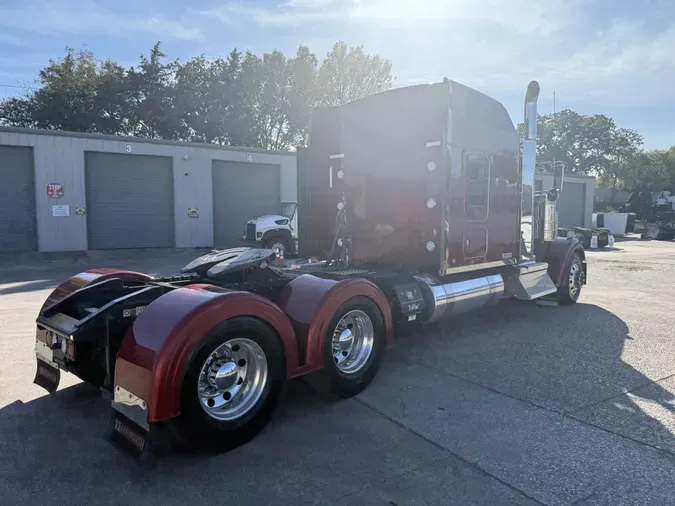 2021 Kenworth W900