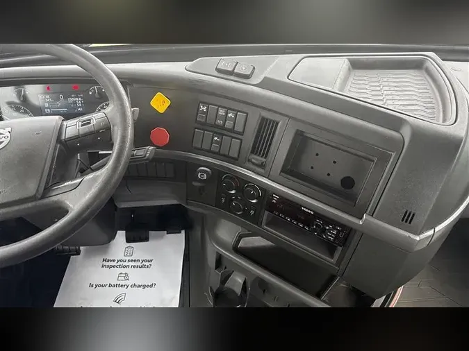 2020 VOLVO VNL300