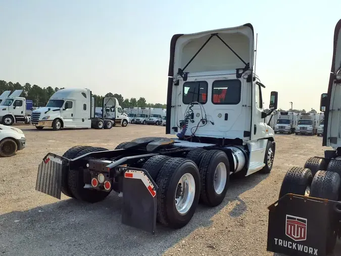 2019 FREIGHTLINER CASCADIA 125