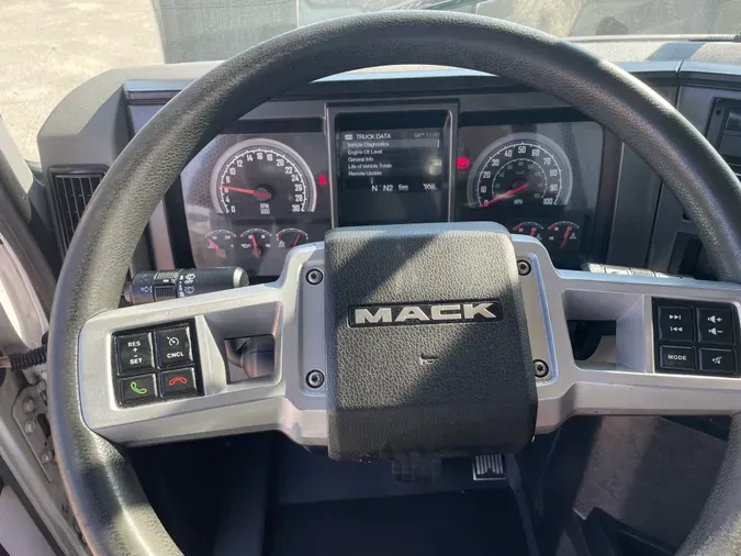 2022 MACK AN64T