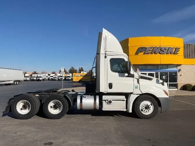 2019 Freightliner T12664ST