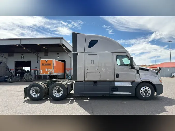 2025 Freightliner Cascadia 126
