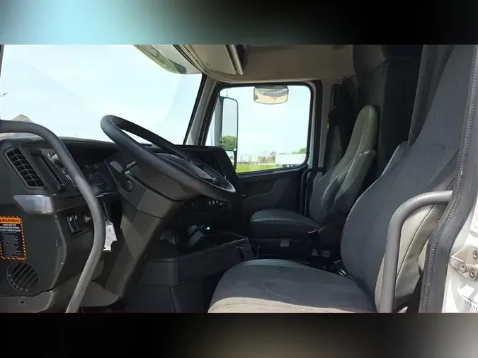 2021 VOLVO VNL860
