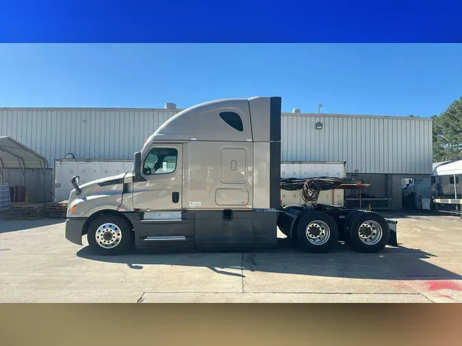 2022 Freightliner Cascadia 126