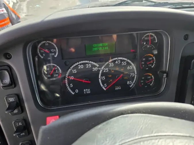 2016 FREIGHTLINER/MERCEDES M2 106