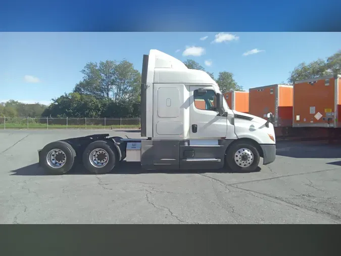 2021 Freightliner Cascadia 126