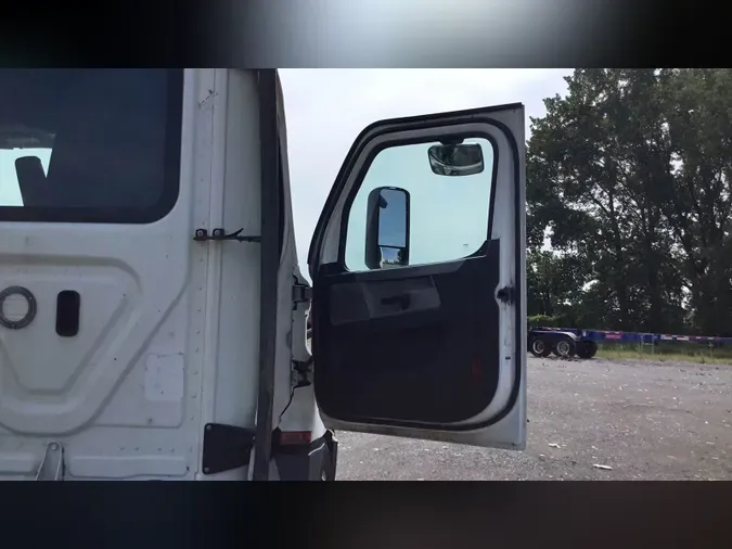 2020 Freightliner Cascadia 126