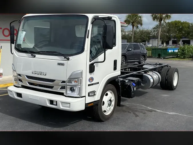 2024 Isuzu NRR53d9e9d03cd1ad3d3ee17490706fe494