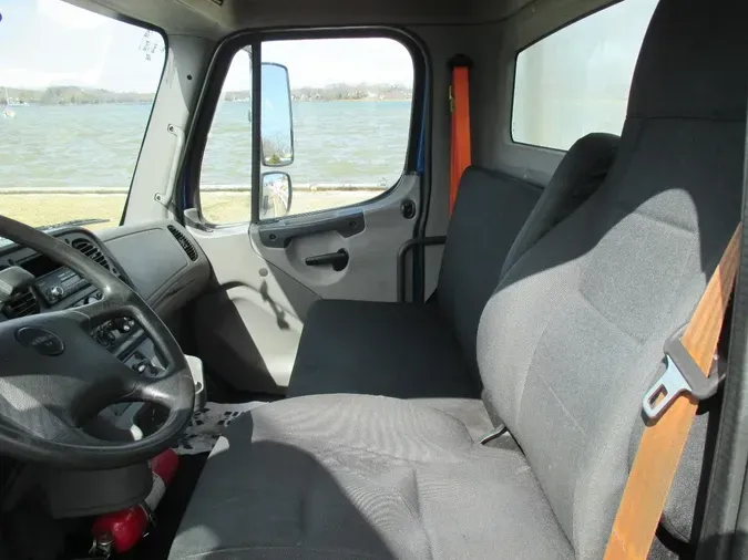2016 FREIGHTLINER M2