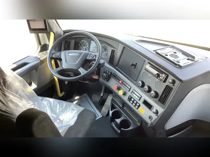 2022 Freightliner Cascadia 126