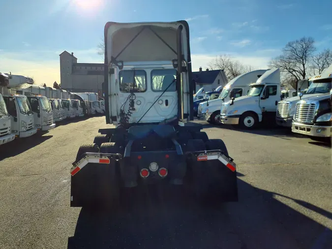 2020 FREIGHTLINER/MERCEDES CASCADIA 125