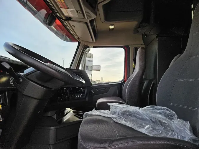 2019 VOLVO VNL64T860