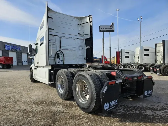 2023 VOLVO VNL64T760