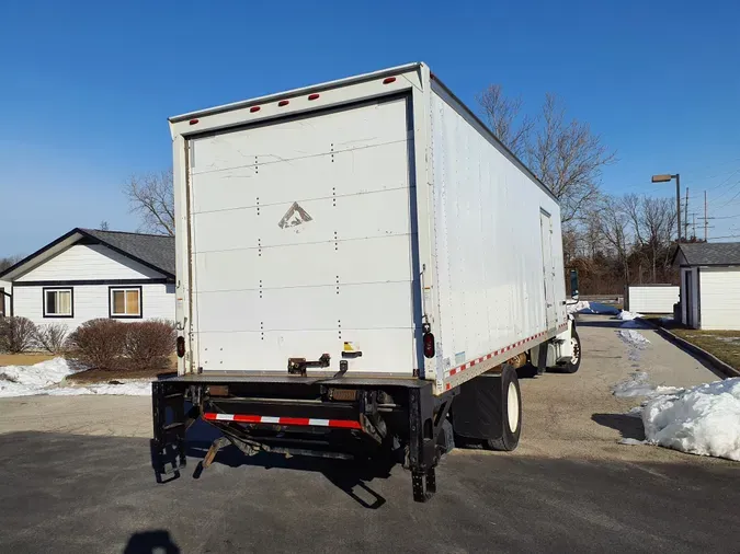 2018 FREIGHTLINER/MERCEDES M2 106