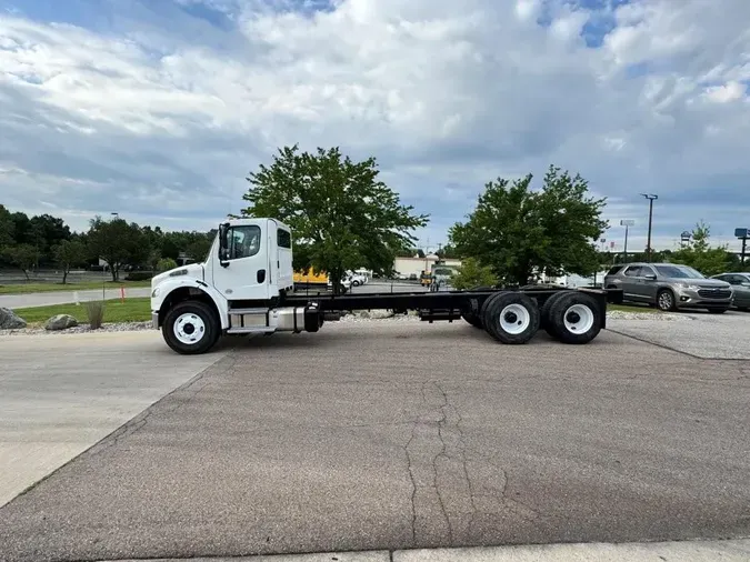 2020 Freightliner Business Class M2 106