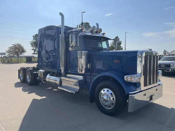 2023 Peterbilt 389