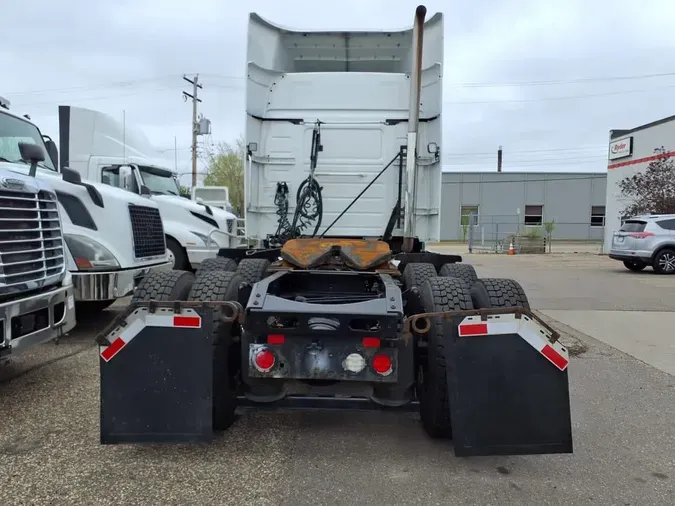 2020 VOLVO VNR64T-640