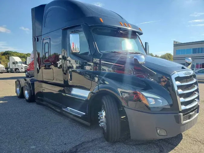 2020 FREIGHTLINER Cascadia 126